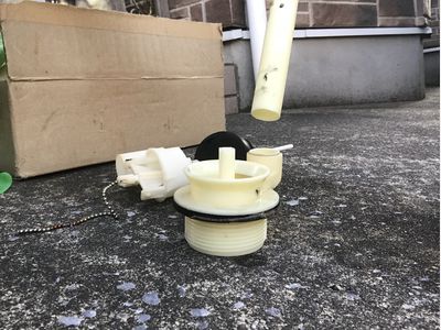 ↑ このような形で本来くっついていふ部分が折れています