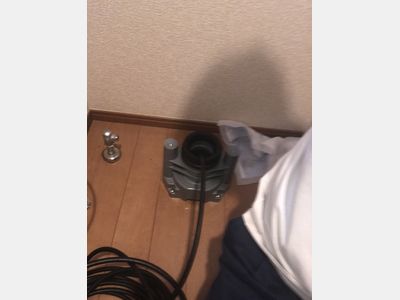 便器を取り外して配管清掃↑